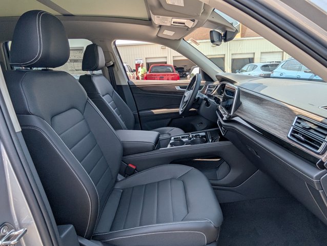 2025 Volkswagen Atlas 2.0T SEL Image 7 of 30