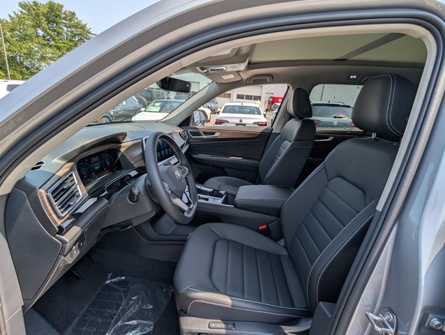 2025 Volkswagen Atlas 2.0T SEL Image 13 of 30