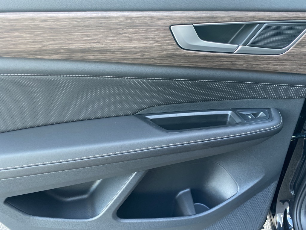 Vehicle image 29 of 36