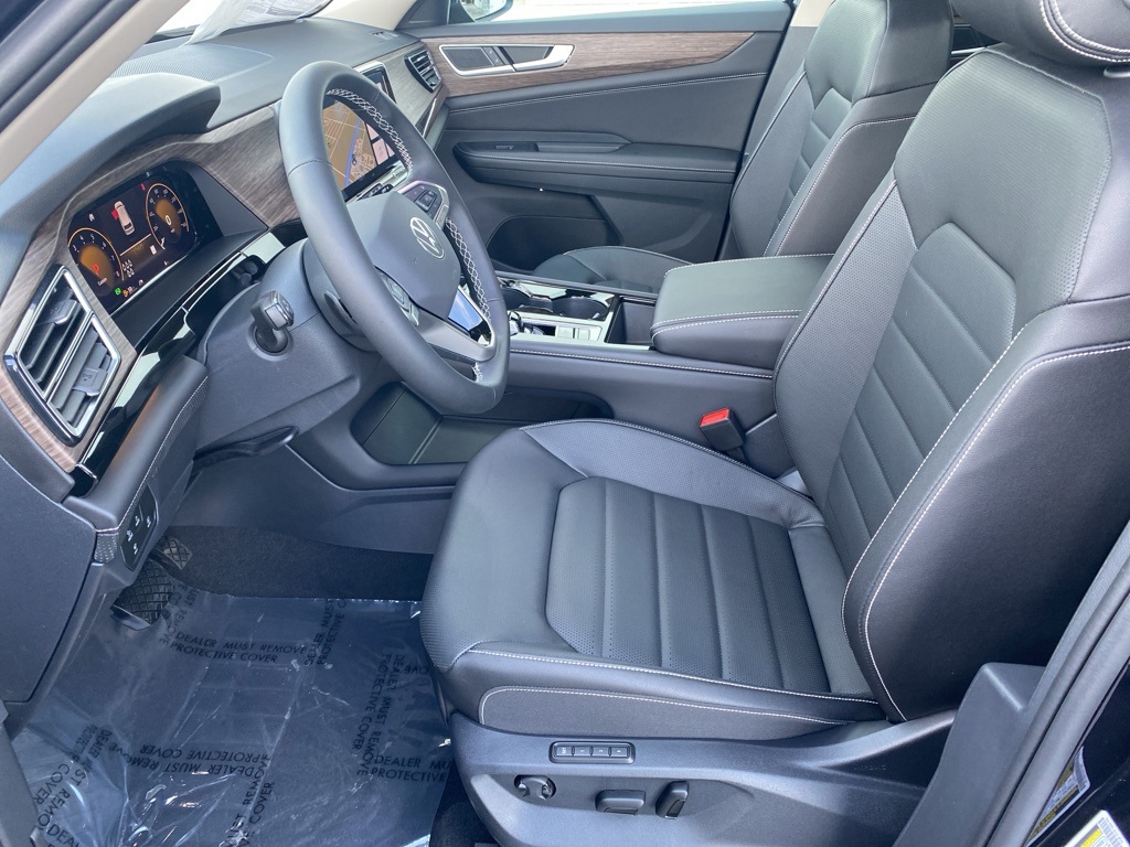 Vehicle image 21 of 36