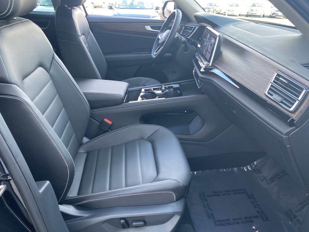 Vehicle image 22 of 36