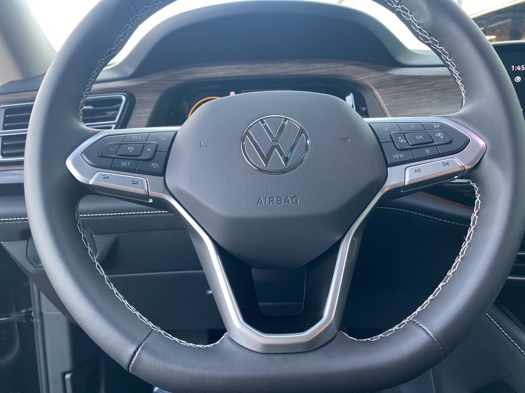 Vehicle image 18 of 36