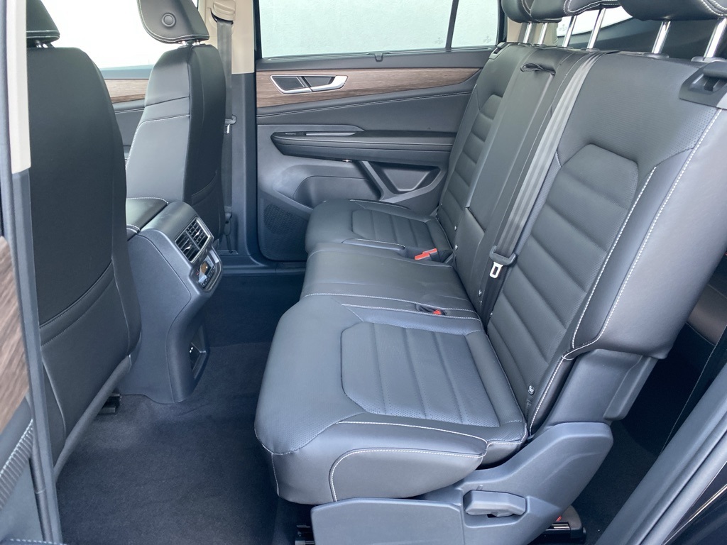 Vehicle image 23 of 36
