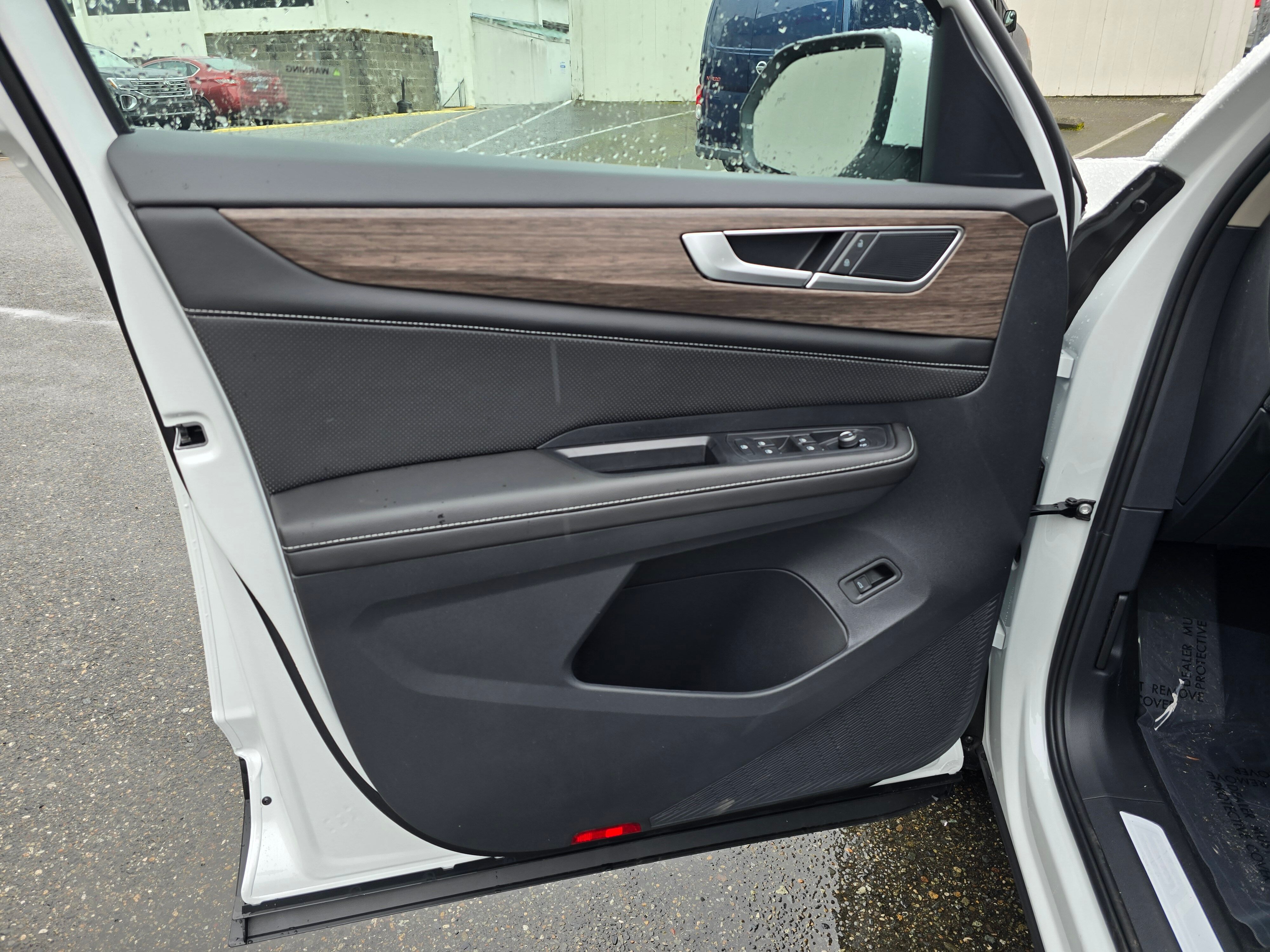 Vehicle image 22 of 30