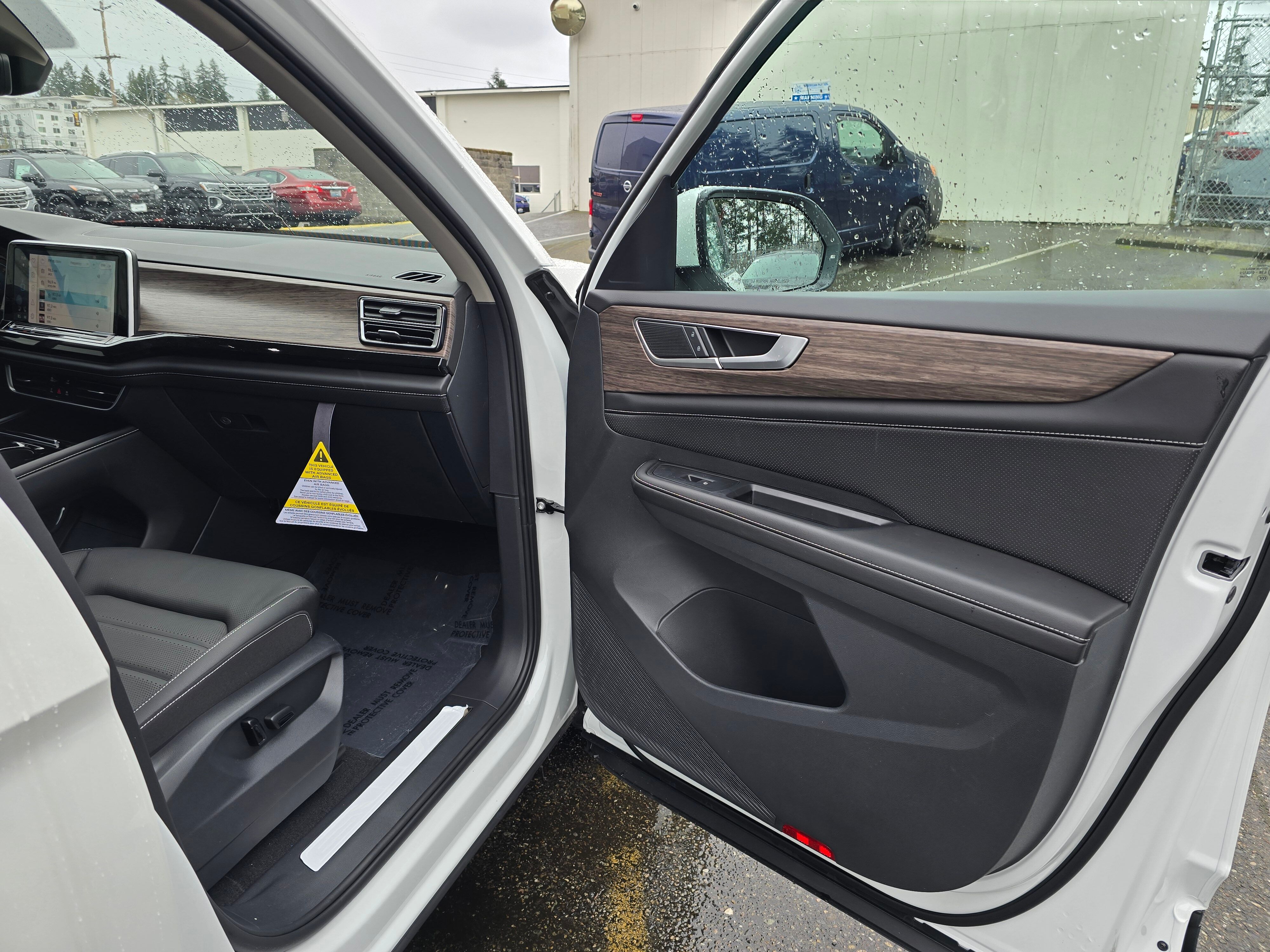 Vehicle image 10 of 30