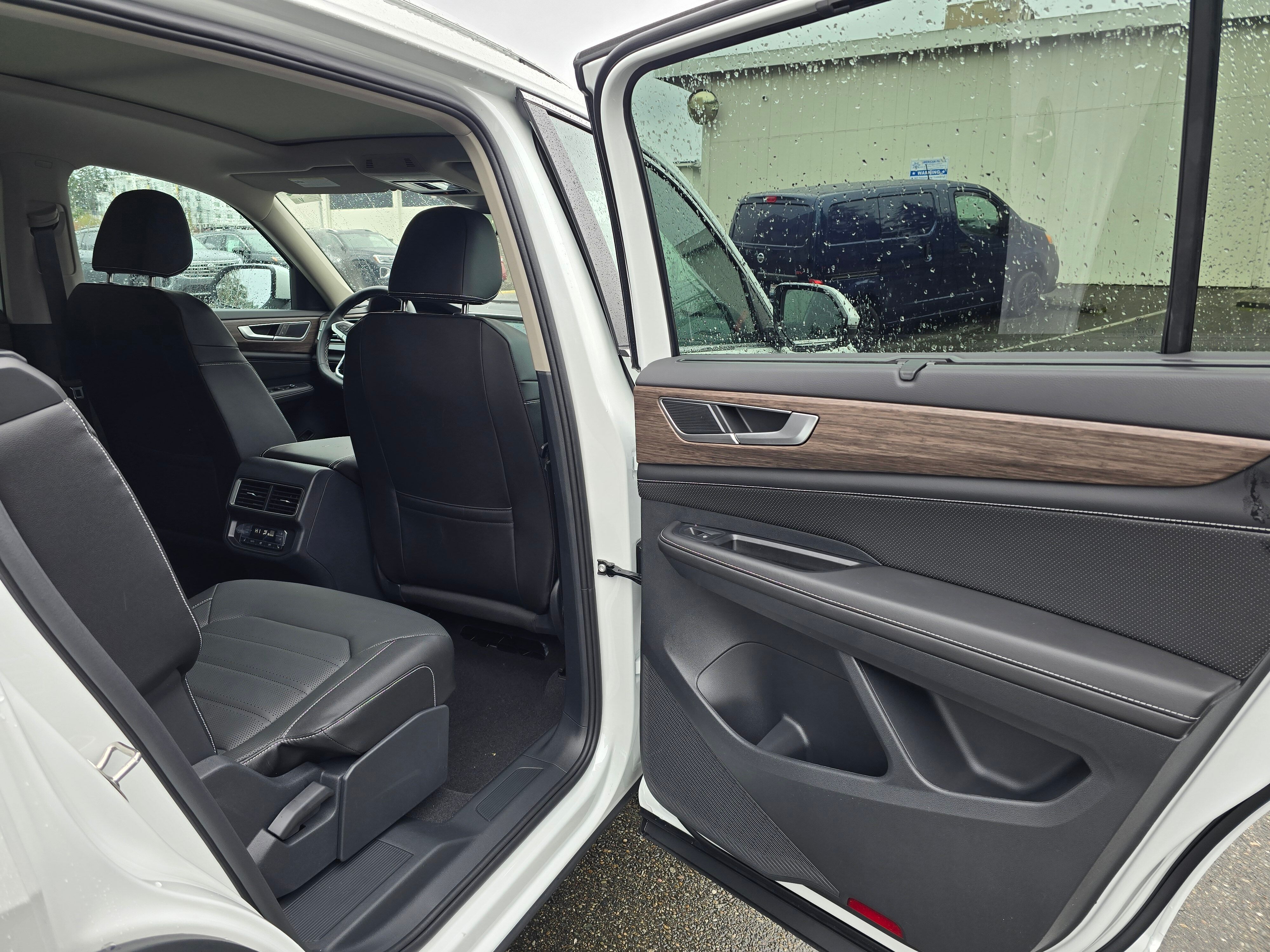 Vehicle image 13 of 30
