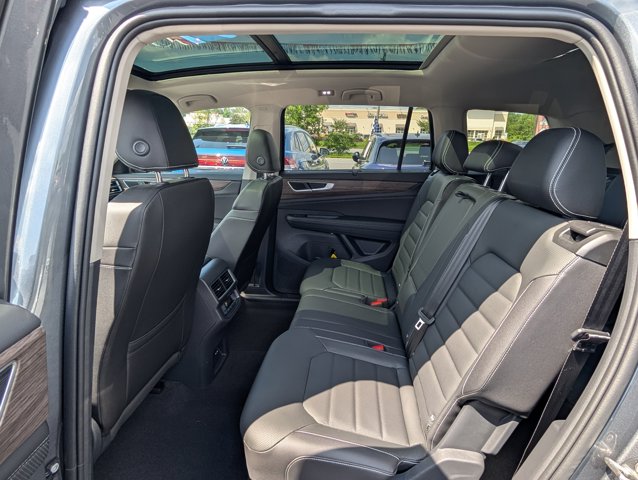 2025 Volkswagen Atlas 2.0T SEL Image 12 of 30