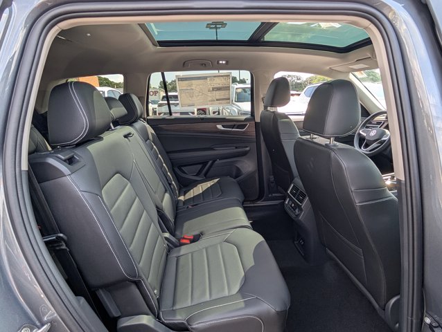 2025 Volkswagen Atlas 2.0T SEL Image 9 of 30