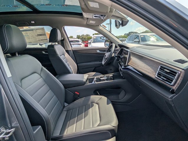 2025 Volkswagen Atlas 2.0T SEL Image 11 of 30