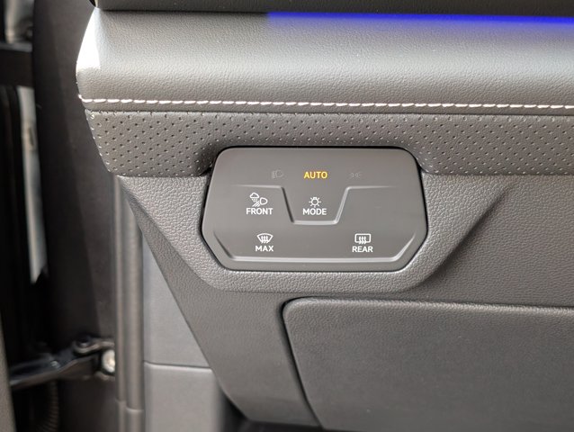 2025 Volkswagen Atlas 2.0T SEL Image 24 of 30