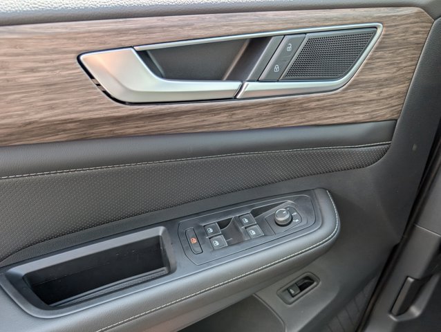 2025 Volkswagen Atlas 2.0T SEL Image 20 of 30