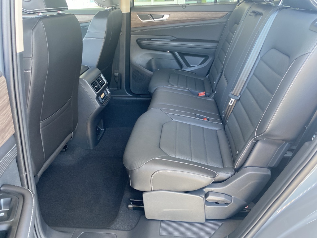 Vehicle image 23 of 35