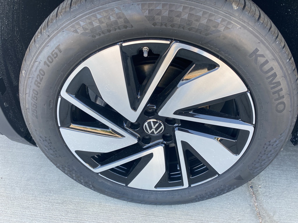 Vehicle image 32 of 35