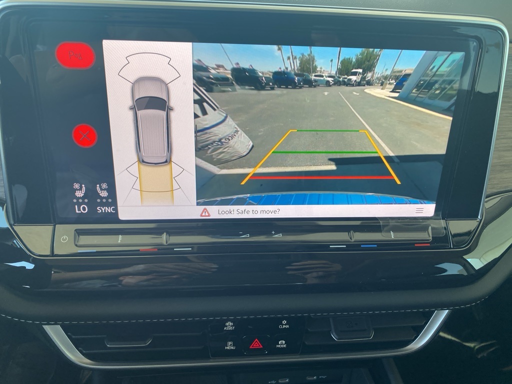 Vehicle image 17 of 35