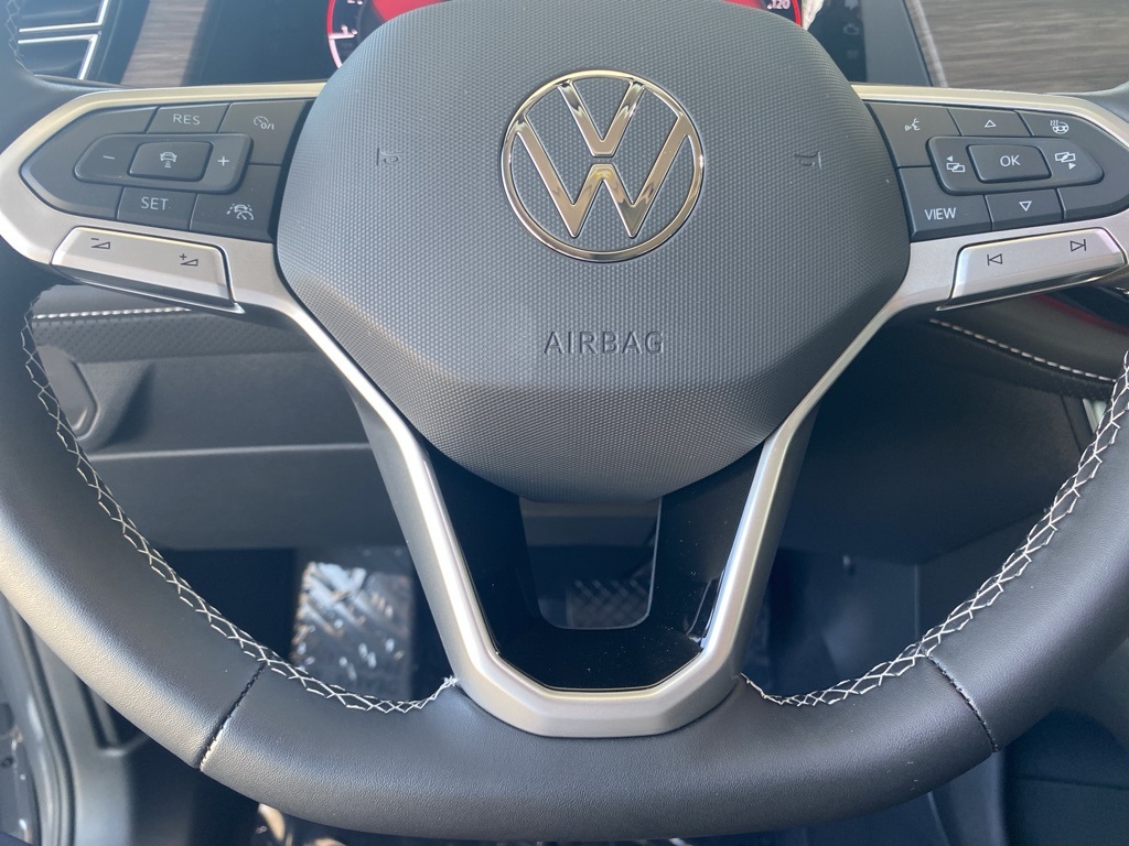 Vehicle image 19 of 35
