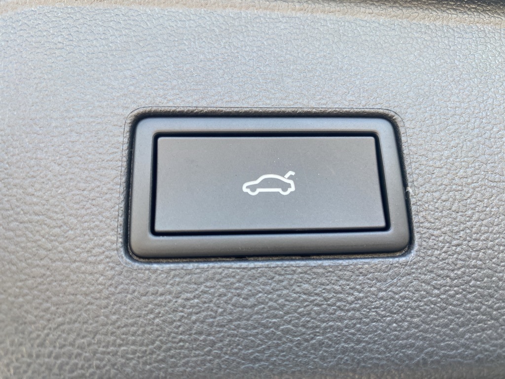 Vehicle image 31 of 35