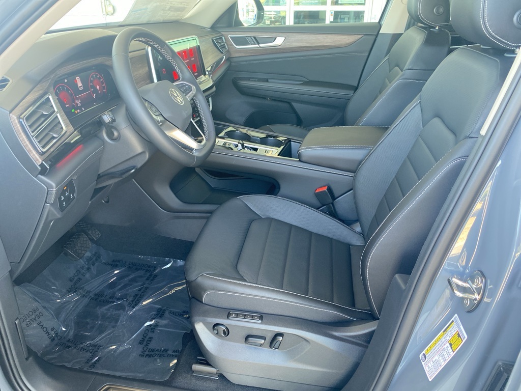 Vehicle image 21 of 35