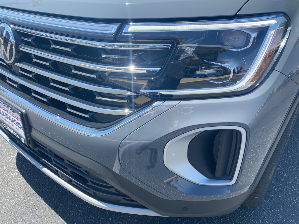 Vehicle image 10 of 35