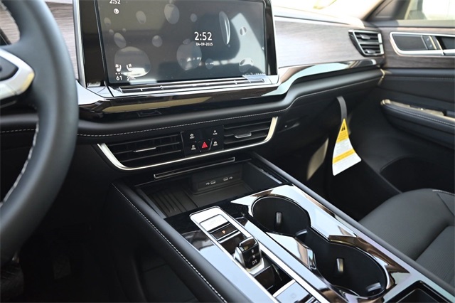 2025 Volkswagen Atlas 2.0T SEL Image 13 of 22
