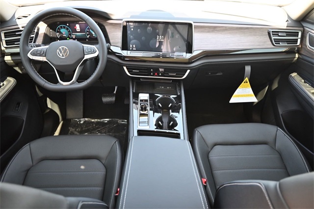 2025 Volkswagen Atlas 2.0T SEL Image 8 of 22