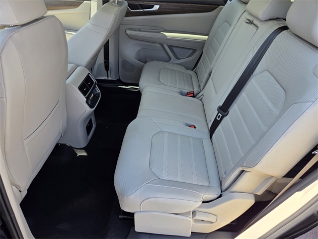 2025 Volkswagen Atlas 2.0T SEL Image 6 of 14