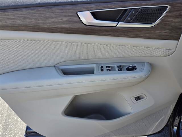 2025 Volkswagen Atlas 2.0T SEL Image 13 of 14