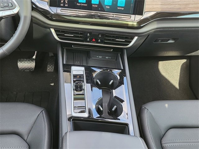 Vehicle image 17 of 39
