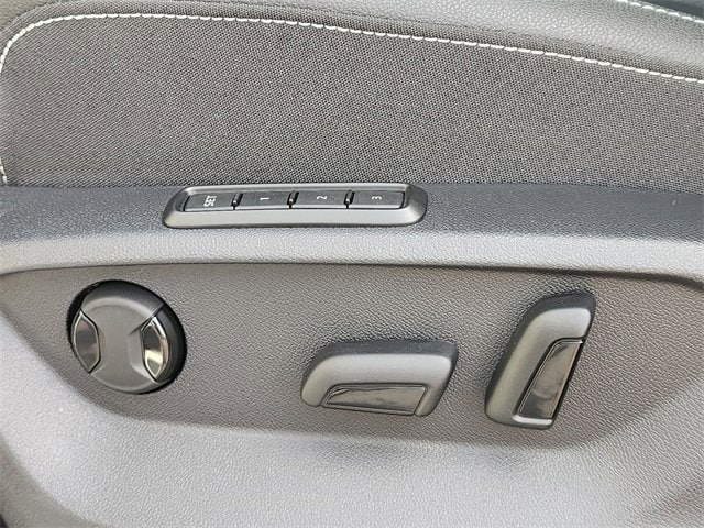 Vehicle image 38 of 39