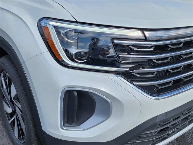 Vehicle image 21 of 39