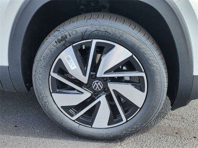 Vehicle image 8 of 39