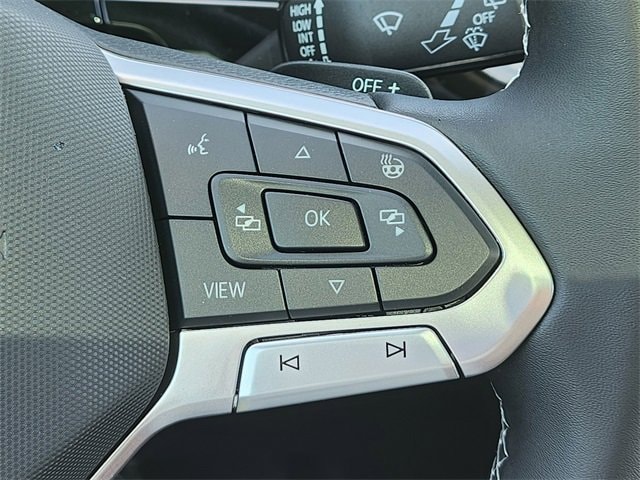 Vehicle image 25 of 39