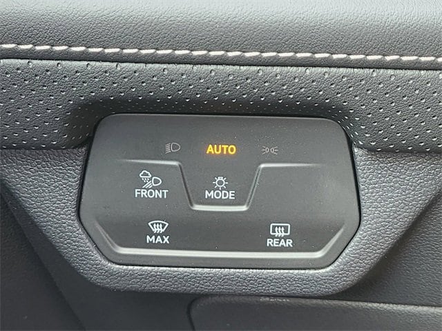 Vehicle image 28 of 39