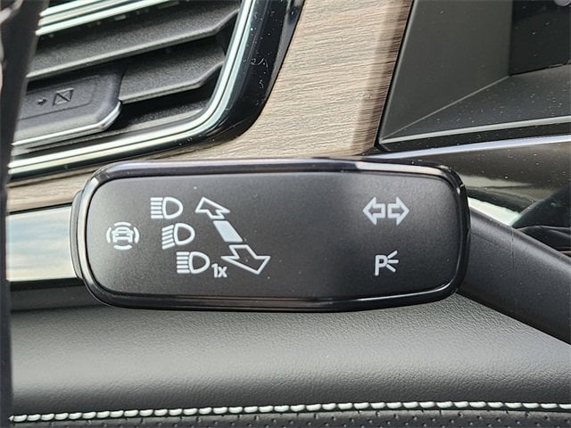 Vehicle image 34 of 39