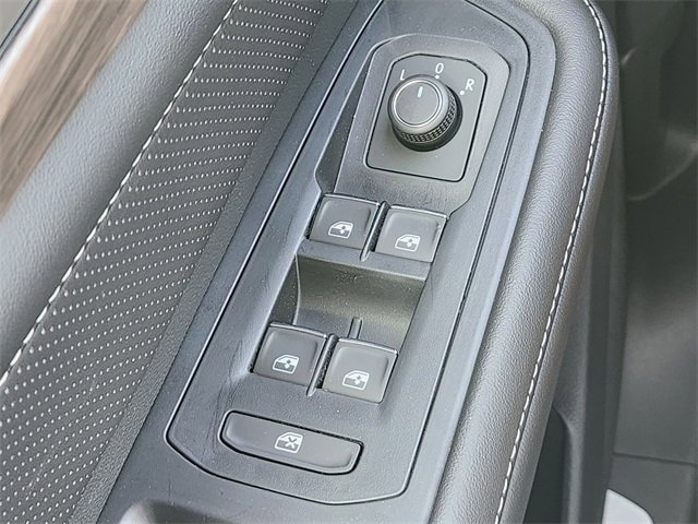 Vehicle image 23 of 39