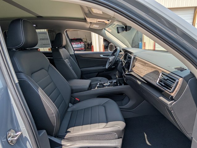 2025 Volkswagen Atlas 2.0T SEL Image 7 of 31