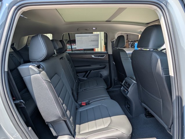 2025 Volkswagen Atlas 2.0T SEL Image 8 of 31