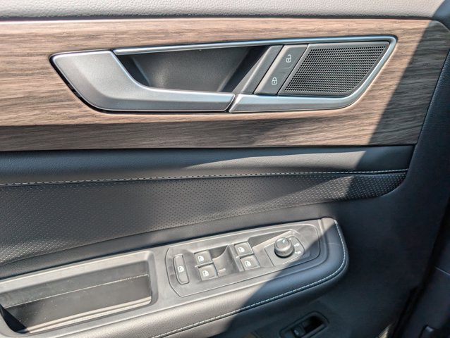 2025 Volkswagen Atlas 2.0T SEL Image 17 of 31