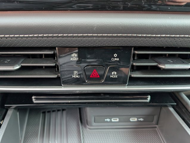 2025 Volkswagen Atlas 2.0T SEL Image 25 of 31