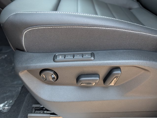 2025 Volkswagen Atlas 2.0T SEL Image 18 of 31