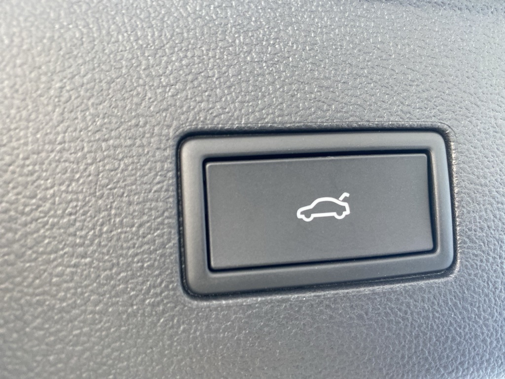 Vehicle image 32 of 35