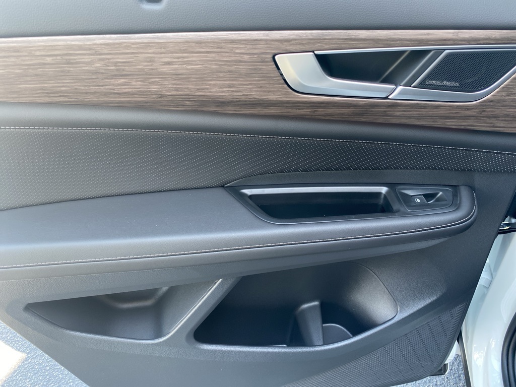 Vehicle image 22 of 35