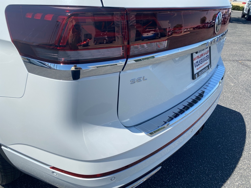 Vehicle image 28 of 35