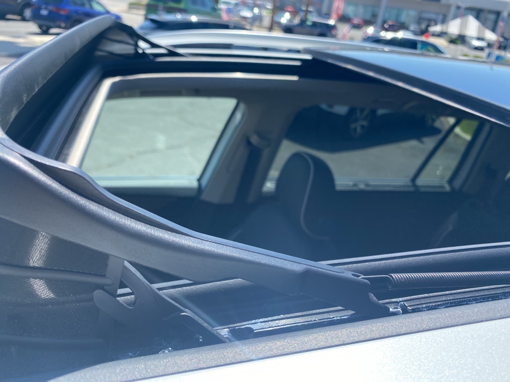 Vehicle image 34 of 35