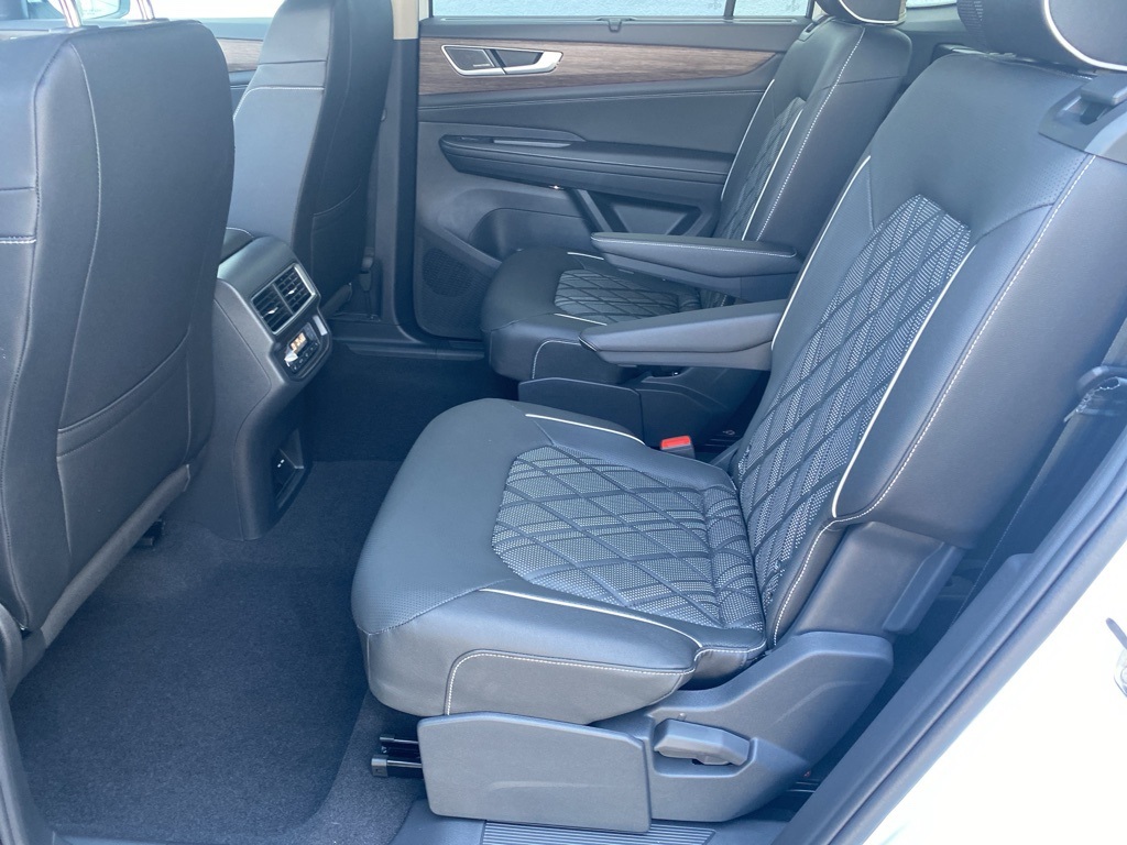 Vehicle image 13 of 35