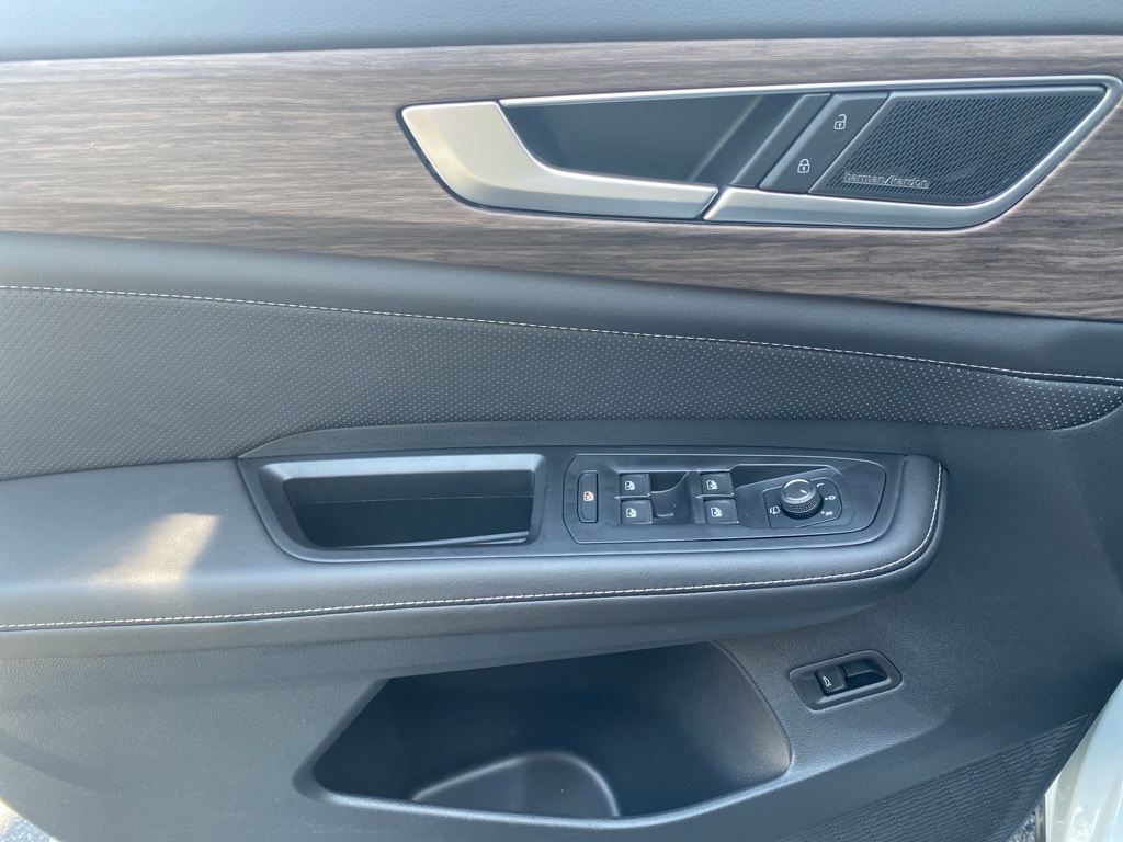 Vehicle image 23 of 35