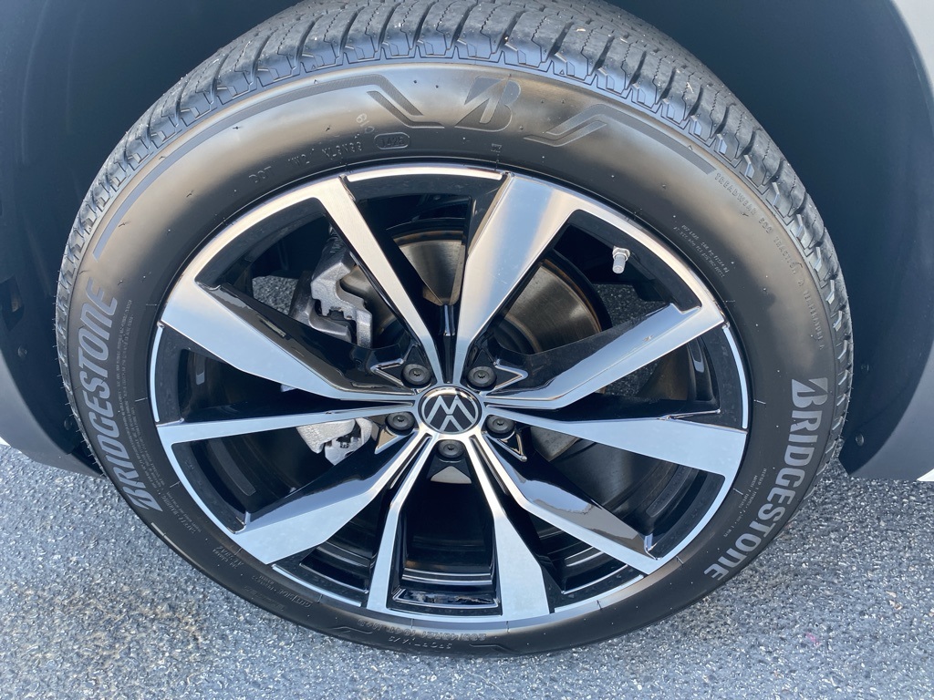 Vehicle image 9 of 35
