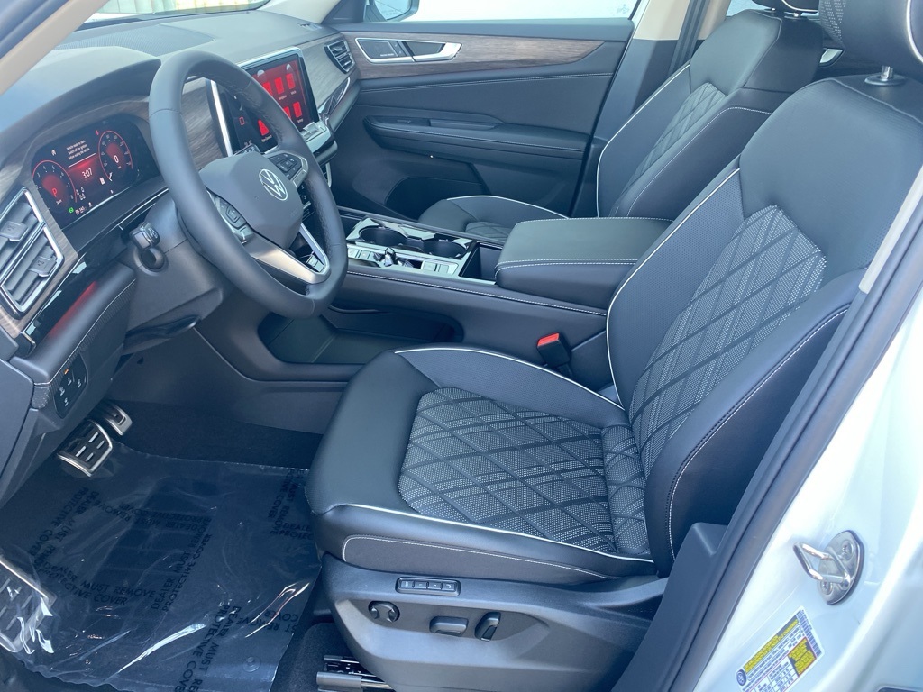 Vehicle image 14 of 35