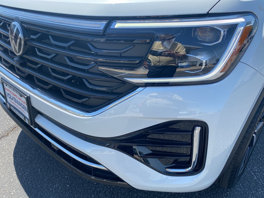 Vehicle image 33 of 35