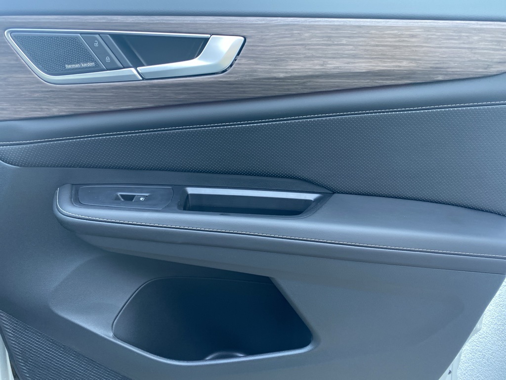 Vehicle image 24 of 35