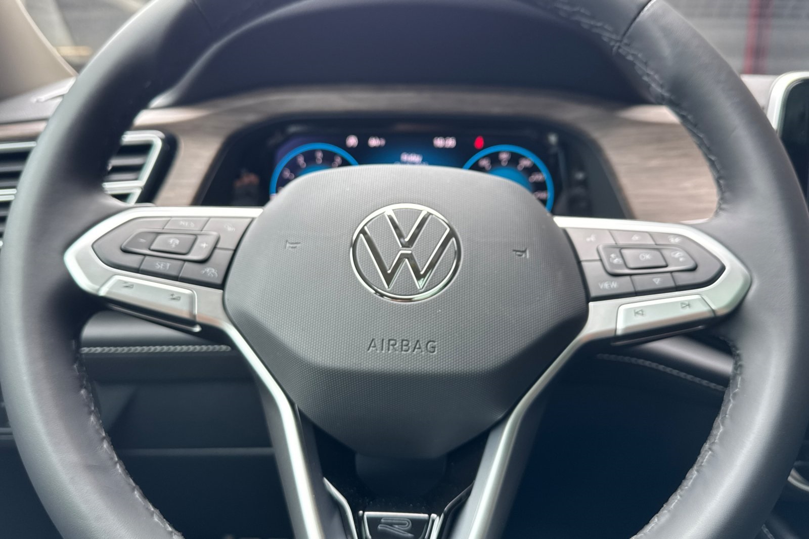 Vehicle image 23 of 25